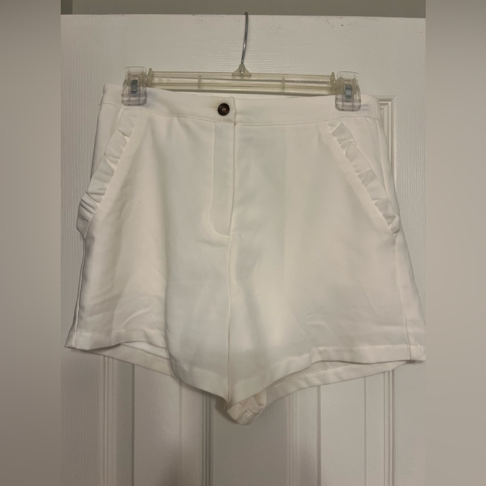 White dressy shorts! Size small!